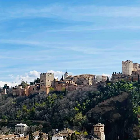 Charming With Alhambra View *